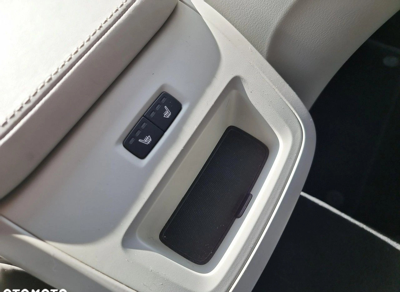 Volvo V90 cena 149000 przebieg: 106117, rok produkcji 2019 z Sieraków małe 379